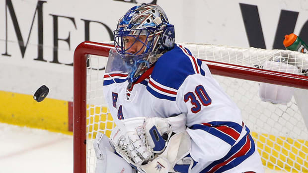 new-york-rangers-henrik-lundqvist-knocks-over-net-penguins-video.jpg
